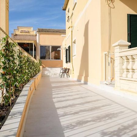 Solari Luxury Apartments Corfu Town Eksteriør bilde